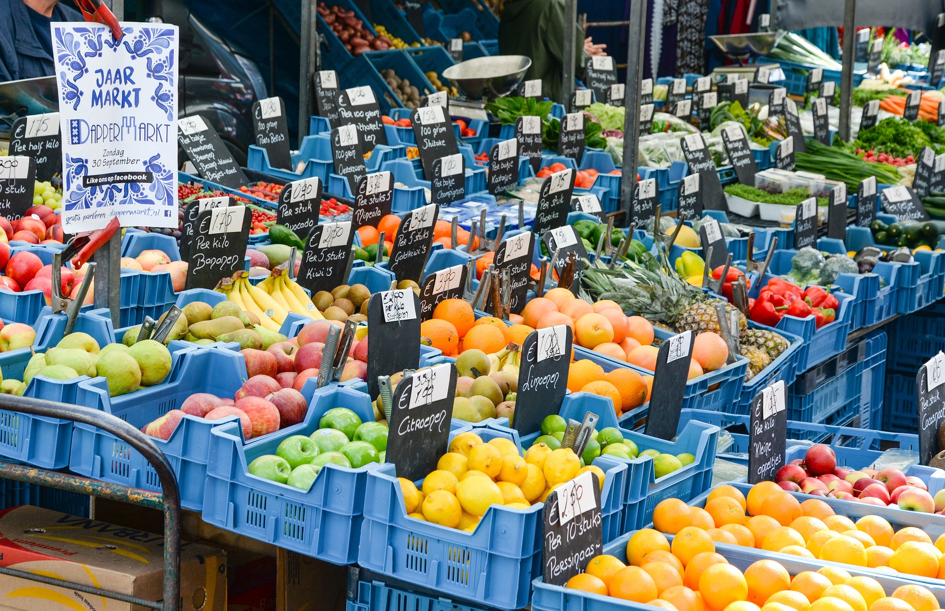 trh s ovocím a zeleninou